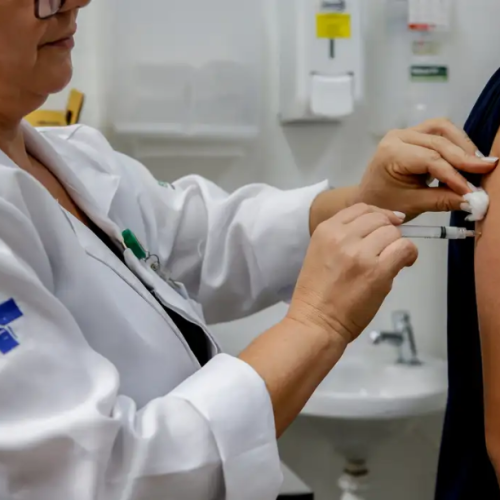 Casos de gripe em MT registram aumento e índice de vacinação entre grupos prioritários é baixo