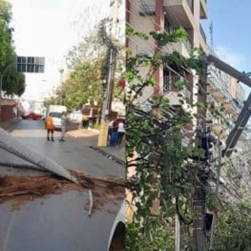 Centro fica sem luz e tem rua interditada após árvore cair e derrubar poste de energia