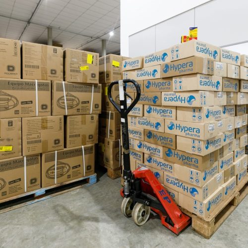 Chegada de nova carga de medicamentos reforça abastecimento em Cuiabá