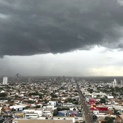 RONDONOPOLIS: Com risco de temporais, moradores devem redobrar atenção e evitar abrigo sob árvores