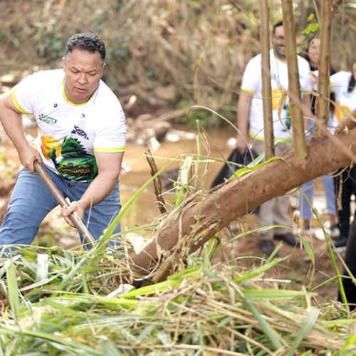 RONDONOPOLIS: Mutirão de limpeza: Cláudio Ferreira conclama população a mudança de atitudes