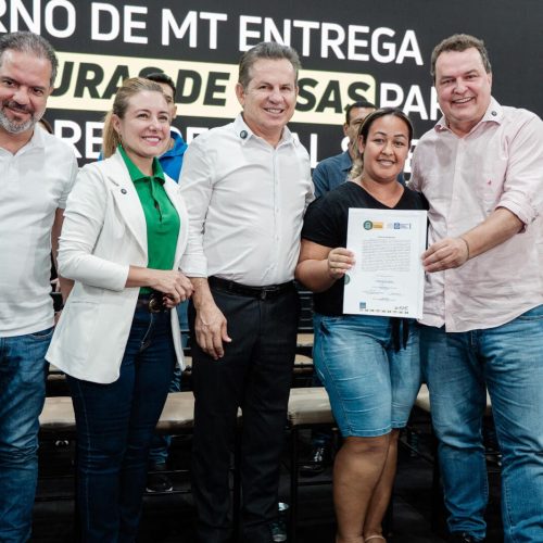 Com apoio da ALMT, Max Russi participa da entrega de 287 títulos de propriedade