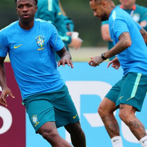 Com dúvida na direita, Brasil encerra preparação para encarar Escócia