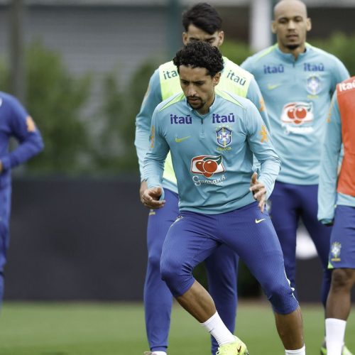 Com equipe completa, Ancelotti comanda atividade em Londres