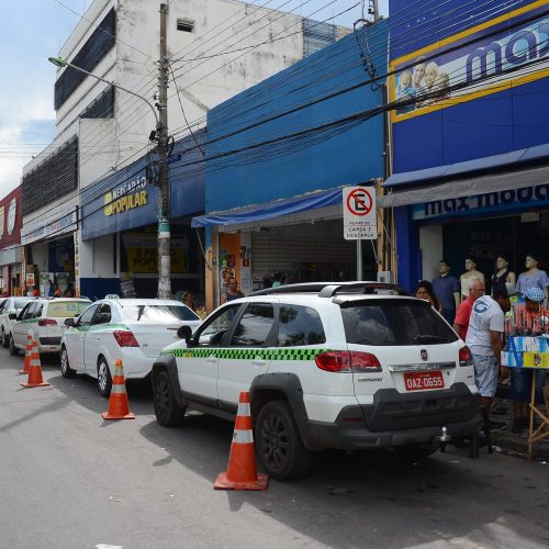 Comerciantes temem concorrência desleal e queda nas vendas com abertura de rua para camelôs