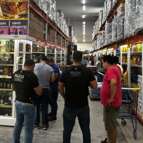 Comércios são alvos de fiscalização após pessoas passarem mal ao ingerirem bebidas alcoólicas