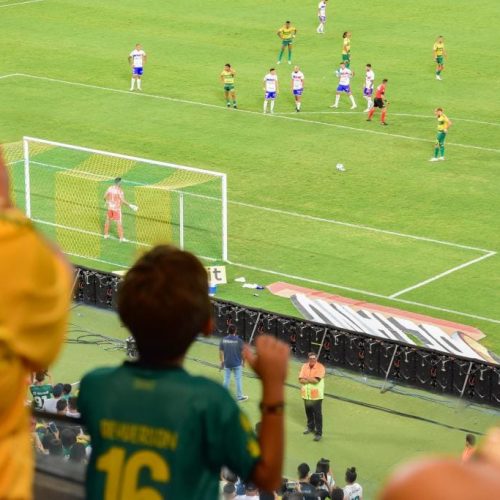 Confira o resultado do sorteio que levará oito autistas à partida entre Cuiabá e Athletico-PR