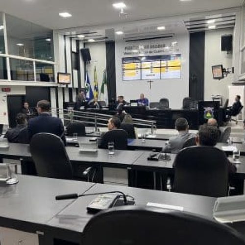 Confusão com palavrão de vereadora leva à suspensão de sessão na Câmara de Cuiabá