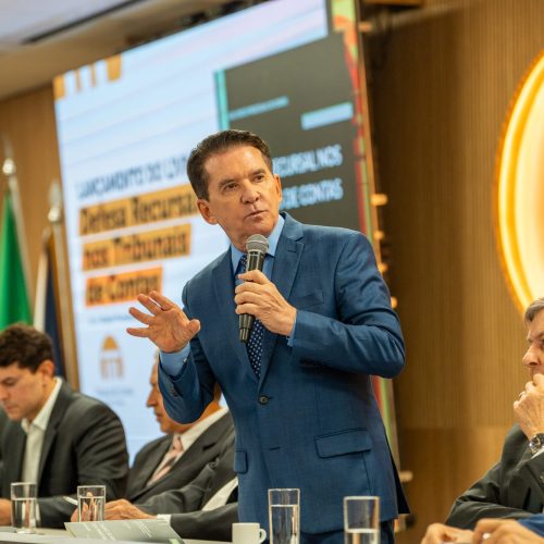 Conselheiro Sérgio Ricardo lança livro no TCE que consolida direito processual de contas