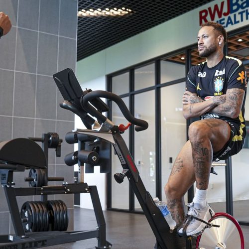Copa do Mundo: exames de Neymar apontam 'boa evolução' , afirma CBF