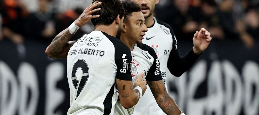 Corinthians derrota Peñarol para seguir 100% na Libertadores