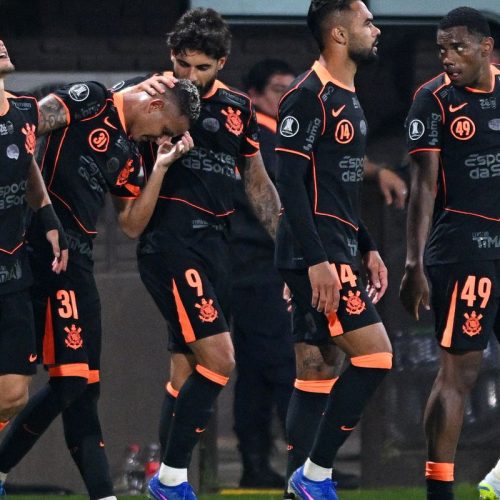 Corinthians derrota Platense na Libertadores na estreia de Diniz