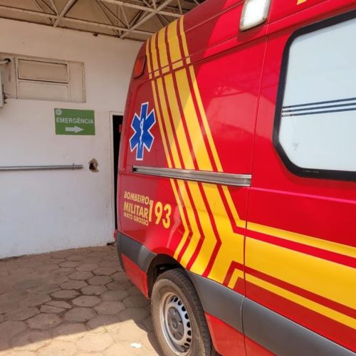 Corpo de Bombeiros socorre vítima de acidente envolvendo carreta e carro de passeio