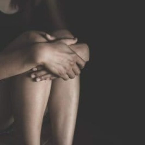 Criminoso é preso por estuprar a enteada de 14 anos; vítima era abusada desde os 11