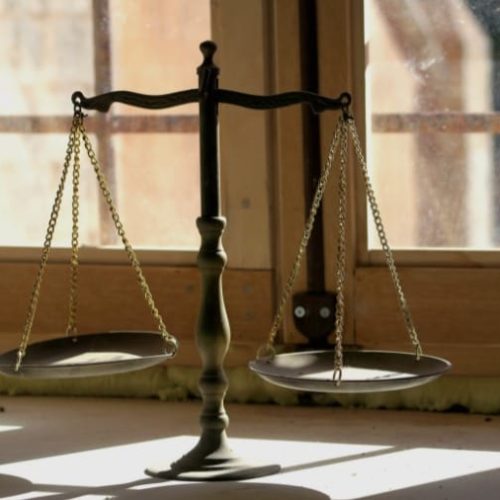 Criminoso que tentou matar ex- a facadas depois de derrubá-la de moto é condenado a 16 anos