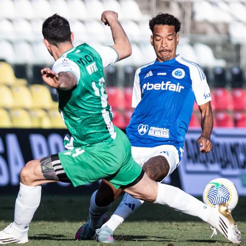 Cruzeiro vence Banfield antes de retomada do Campeonato Brasileiro