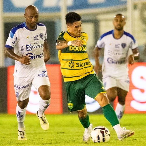 Cuiabá abre o placar contra o Paysandu, mas leva pênalti no fim e desperdiça chance no G-4