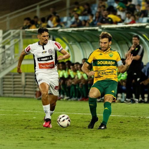 Cuiabá mostra força em casa, vence o Athletic de virada e encosta no G-4 da Série B