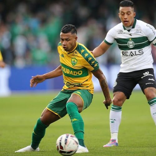 Cuiabá vacila de novo, perde do Coritiba e se complica na Série B