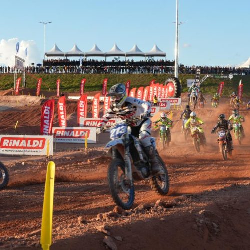 PARQUE NOVO MATO GROSSO: Adrenalina toma conta das arquibancadas durante 3ª etapa do Campeonato Brasileiro de Motocross