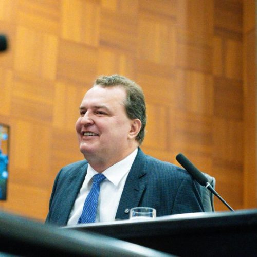 De autoria do deputado Max, MT é referência nacional com a lei da linguagem simples