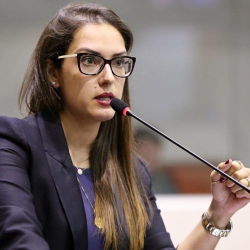 Deputada aciona Justiça para que Governo libere R$ 19 mi em emendas travadas na Casa Civil