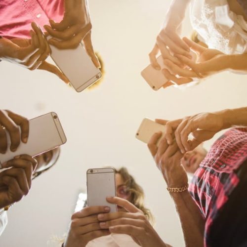 Deputada quer debater mudanças entre usuários, operadoras de telefonia, internet e TV