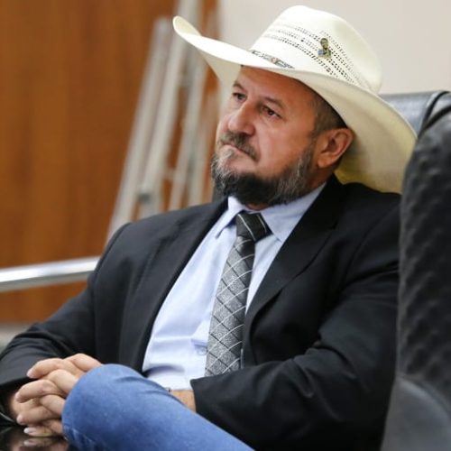 Deputado anuncia medidas legais contra vereadora por expor menor durante audiência pública