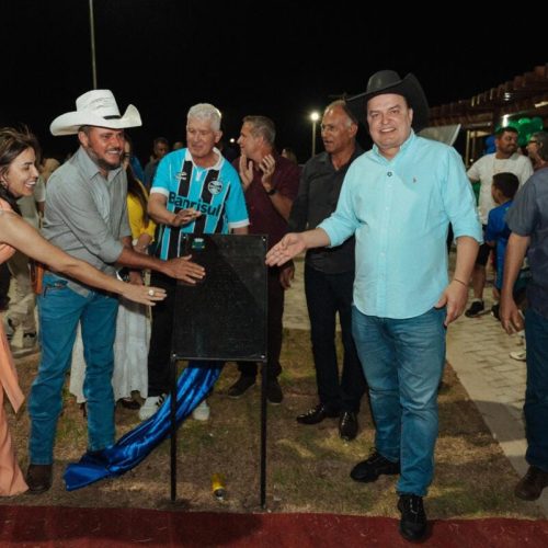 Deputado inaugura praça em Jauru com recursos de emendas parlamentares