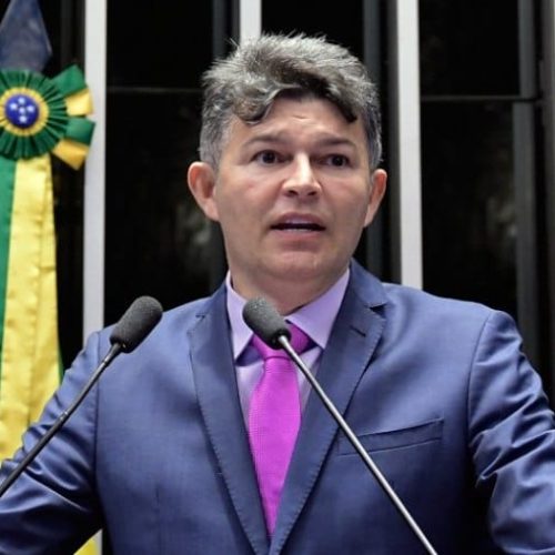 Deputado vai ao Parlamento Europeu e 'denuncia' que Brasil não vive regime democrático