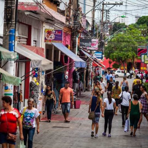 Dezembro tem horários estendidos nas lojas de Cuiabá e Várzea Grande até o fim do mês