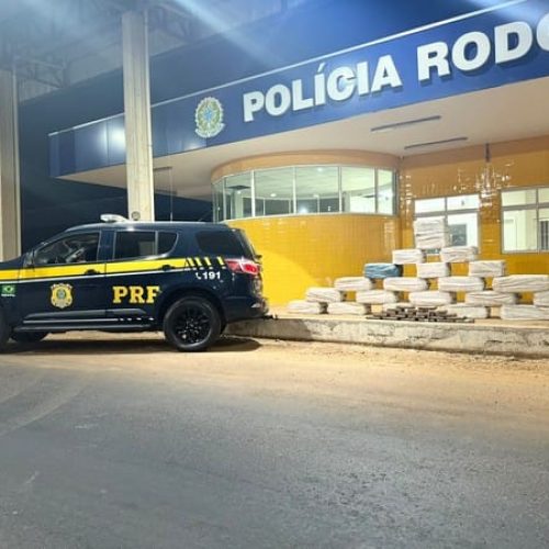Dois homens são presos com 460 tabletes de supermaconha em fundo falso de caminhão