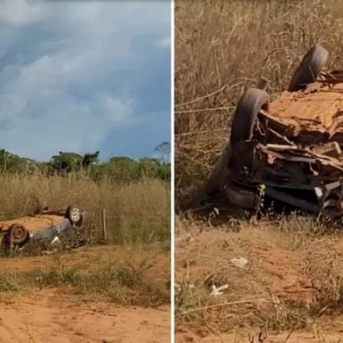 Dois jovens de 25 e 29 anos morrem após carro capotar em rodovia estadual