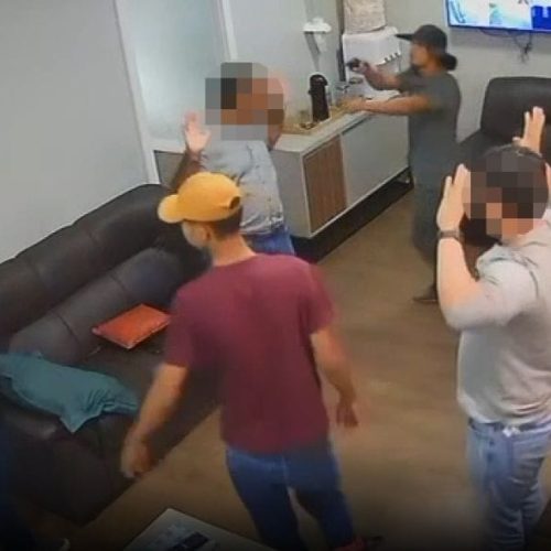 Dupla armada assalta joalheria em Várzea Grande e foge com R$ 340 mil em ouro e dinheiro