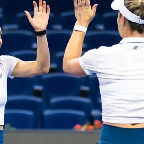 Dupla de Stefani bate campeãs olímpicas e avança à semi em Pequim