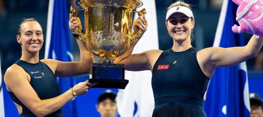 Dupla de Stefani fatura WTA 1000 de Pequim, o 5º título na temporada