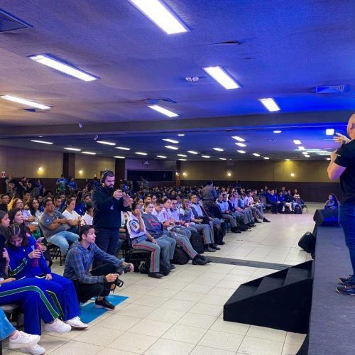 ExpoEstudantil 2025 reúne estudantes na Arena Pantanal para discutir futuro e carreiras