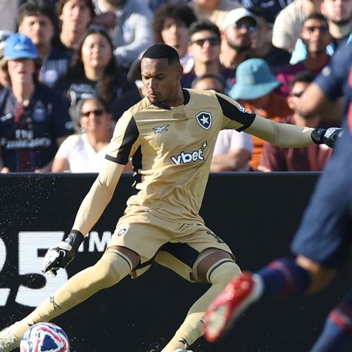 Ederson se machuca e John, ex-Botafogo, é convocado para amistosos