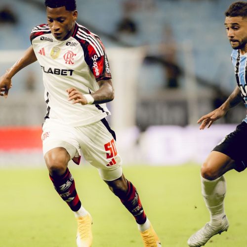 Em momentos distintos, Flamengo e Grêmio se enfrentam no Maracanã