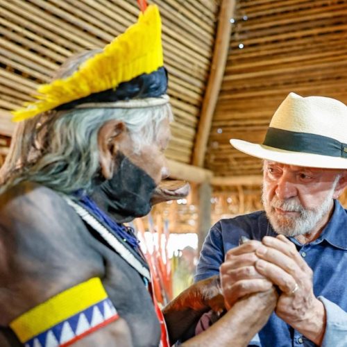 Em visita a MT, Lula entrega maior honraria do Brasil a cacique Raoni; veja vídeo