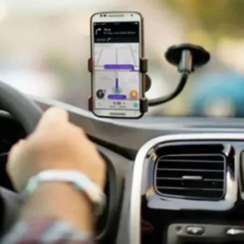 Empresa de App é condenada após motorista aumentar valor da corrida e xingar passageira