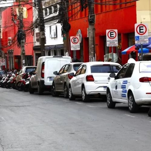 Empresa do estacionamento aplicou mais de 26 mil multas em oito meses, diz secretária