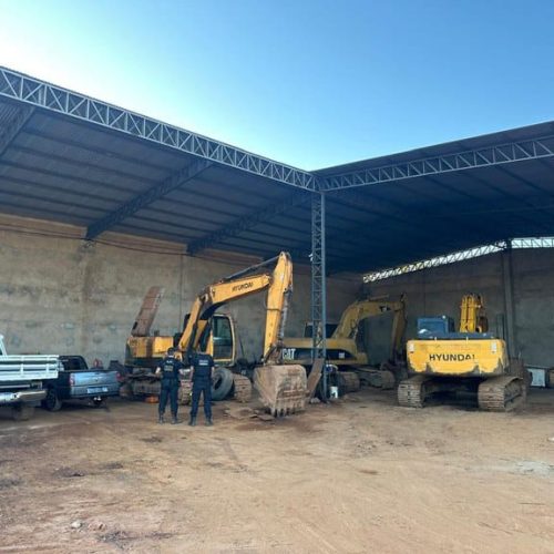 Empresários são alvos da PF e do Exército por esconderem máquinas usadas em garimpos em MT