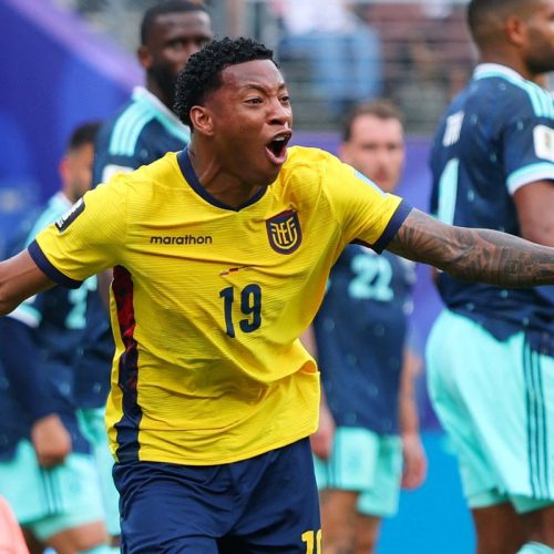 Equador vence Alemanha de virada e carimba vaga no mata-mata da Copa