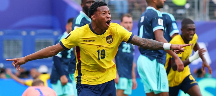 Equador vence Alemanha de virada e carimba vaga no mata-mata da Copa