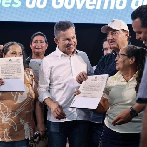 Estado anuncia mais R$ 32 milhões e entrega 354 escrituras para município