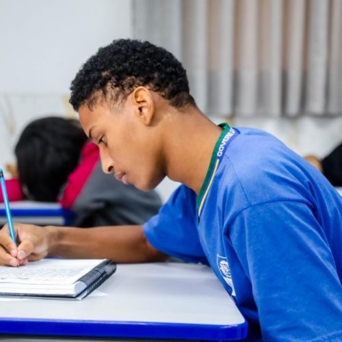 Estudantes devem atualizar ou criar cadastro em sistema de matrícula