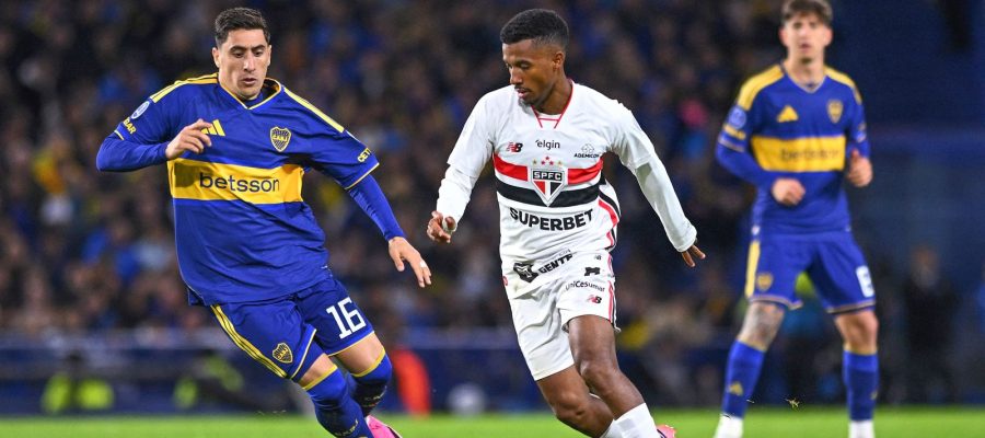 Ex-Palmeiras marca e São Paulo perde do Boca Juniors na Sul-Americana