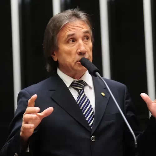 Ex-deputado é condenado a pagar R$ 428 mil por empregar doméstica como servidora fantasma na AL