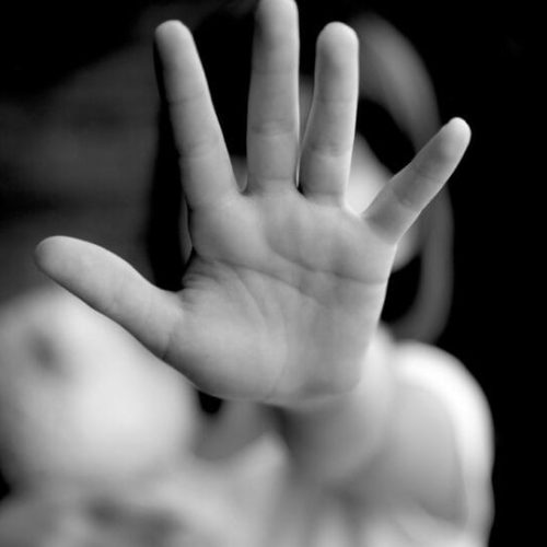 Ex-padrasto é preso em Cuiabá suspeito de estuprar criança de 7 anos e assediar adolescente de 13